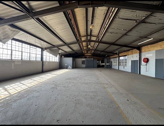 1,200M² WAREHOUSE FOR SALE IN ROODEPOORT CENTRAL